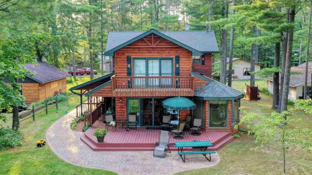 Willard Cabin | Lakefront 5 Bedroom Cabin on Mead Lake