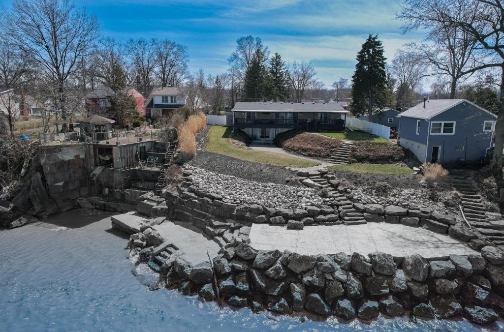 Vermilion House | Lakefront 5 Bedroom Vacation Home - Sleeps 12!