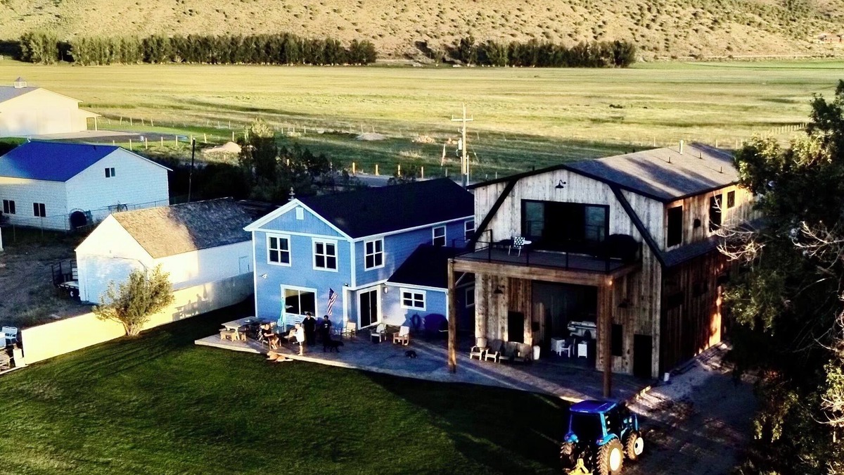 Laketown House | Lakefront 7 bed/3 bath home in Beautiful Bear Lake