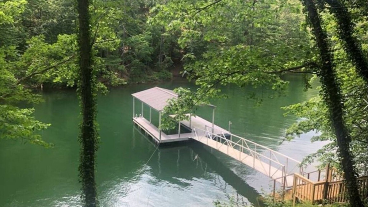 Woodstock House | LakeFront Allatoona Great View&w/Dock,sleeps10adults/2 kids,Deck-7mi @LakePoint!