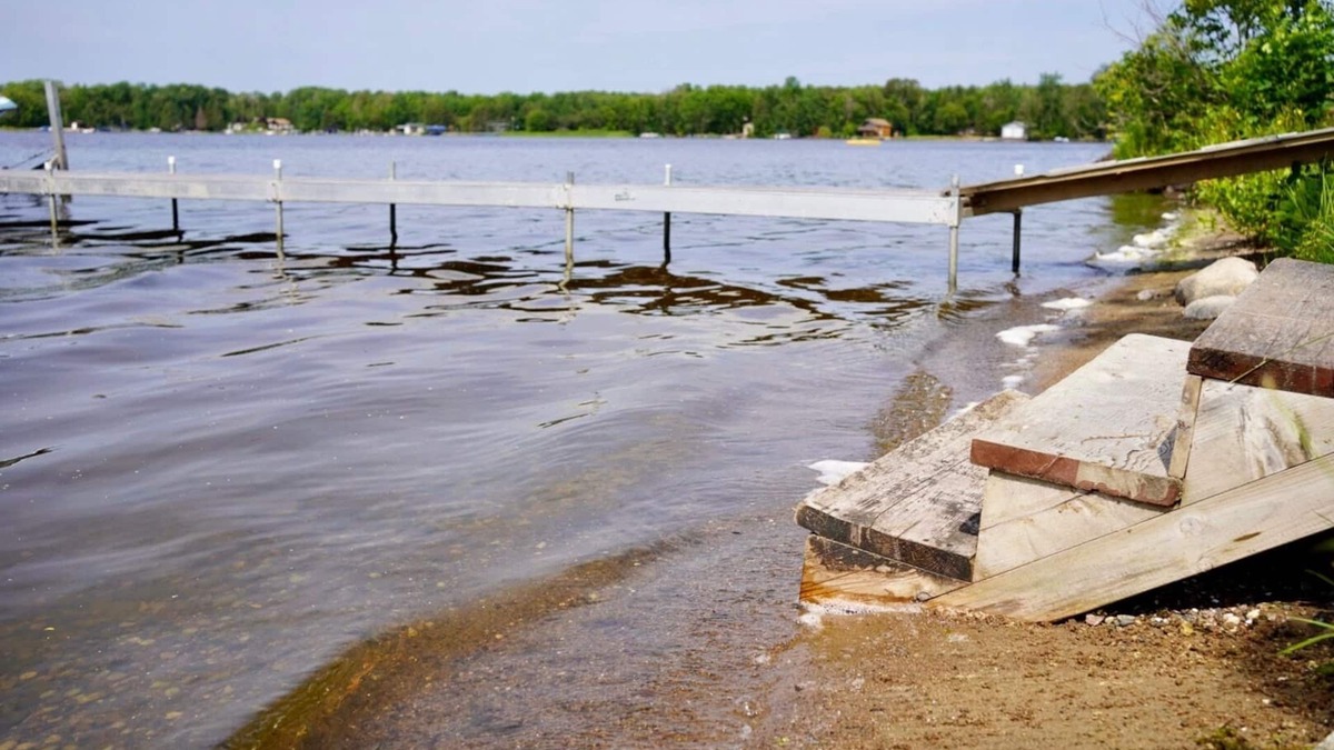 Lac du Bonnet Cabin | Lakefront at Pinawa Bay! Boating, swimming, fishing, hunting, sledding and more