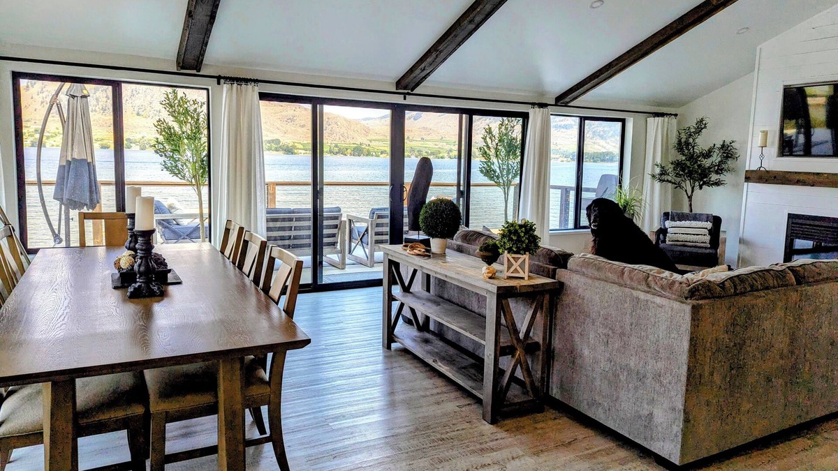 Oroville House | Lakefront Bliss: Modern Farmhouse Retreat - Newly Renovated, Steps to the Water!