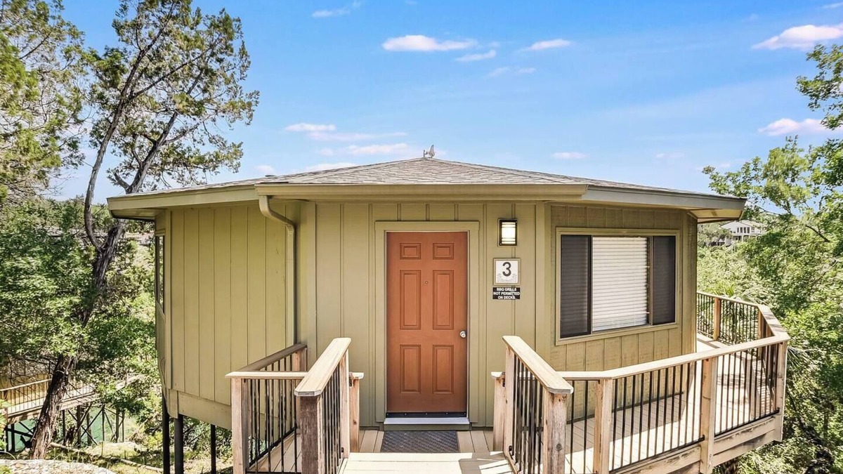 Lakeway House | Lakefront Bungalow - Shared Community Pool/Hot Tub #3