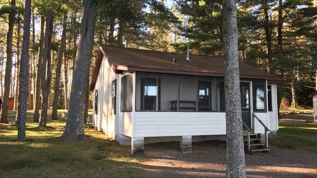 Presque Isle Cottage | Lakefront Cabin #5 The Bass
