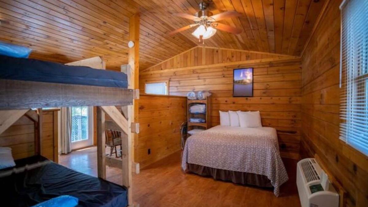 Cadiz Cabin | Lakefront Cabin - Breathtaking Lake Barkley Views