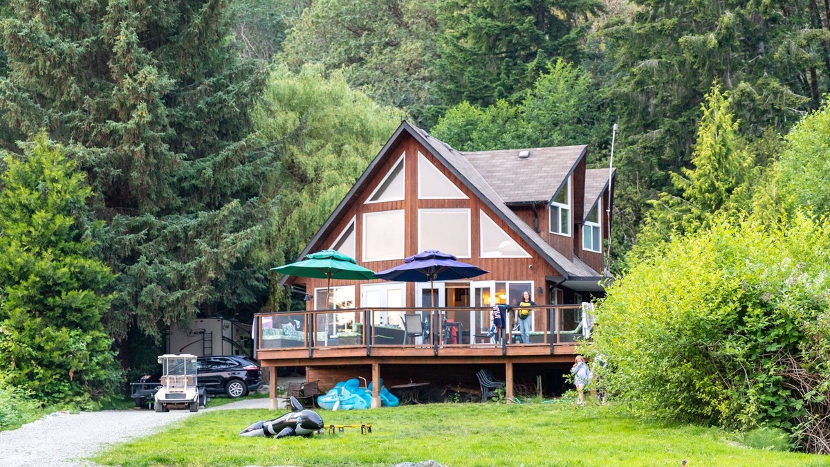 Youbou Cabin | Lakefront Cabin on Vancouver Island