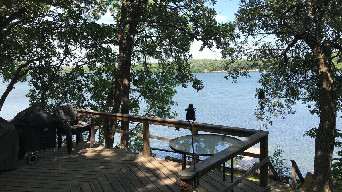 Grenville Cabin | Lakefront Cabin Perfect for Families. Cabin and Bunkhouse on Pickerel Lake, SD