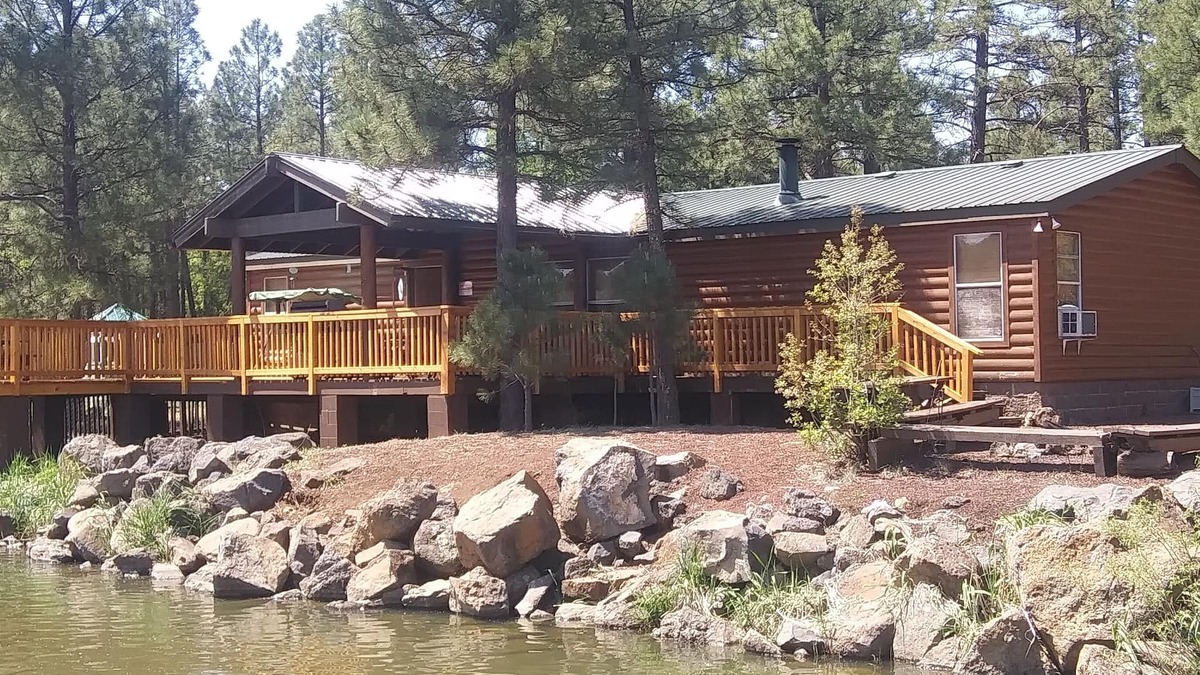Pinetop-Lakeside Cabin | LAKEFRONT CABIN ON RAINBOW LAKE with 5 Boats, 3 Kayaks, a Canoe and a 36 ft Pier