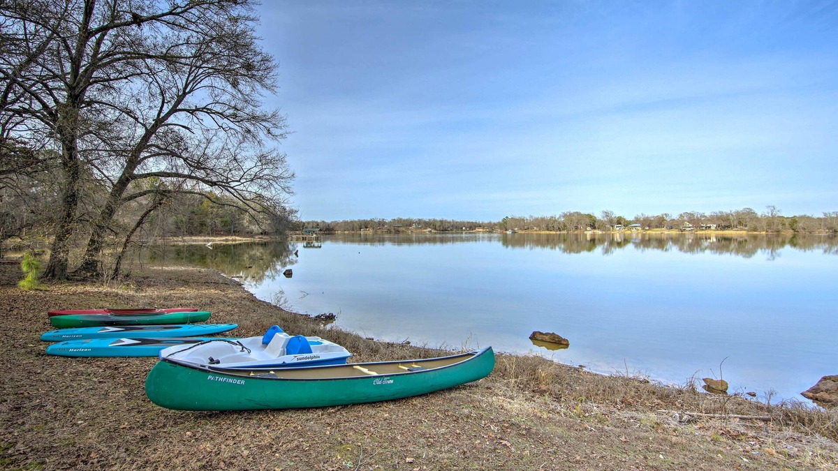 Winnsboro Apartment | Lakefront Cabin w/2 Lofts, Boats on 4 Acres