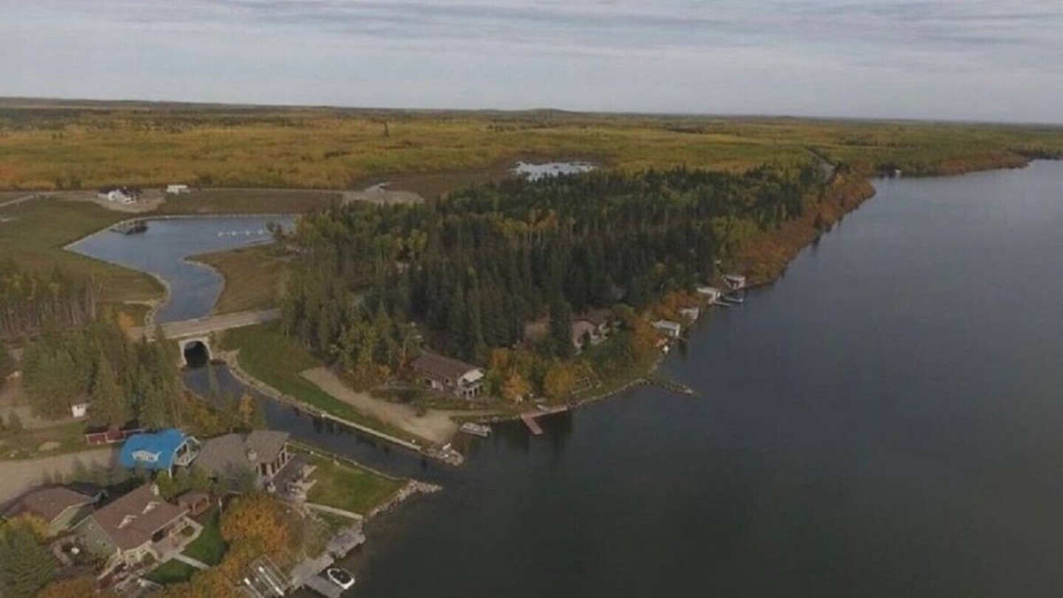 Loon Lake House | Lakefront Cabins for Rent, with private marina - Cabin 8