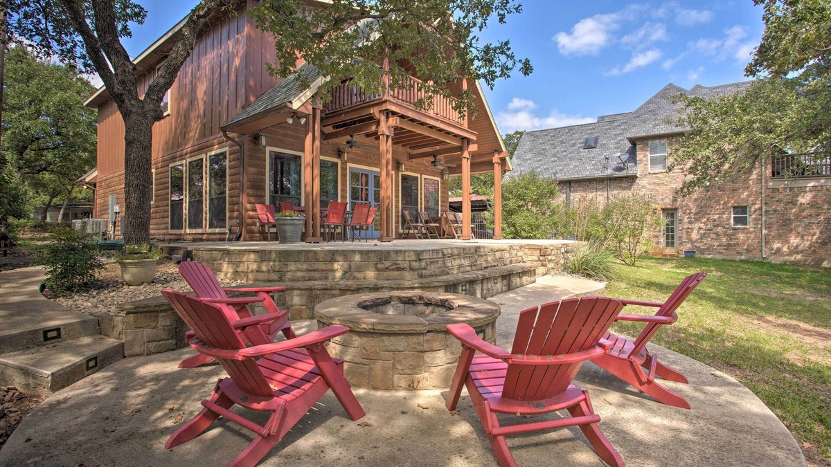Chico Cabin | Lakefront Chico Haven w/Multi-Level Private Dock!