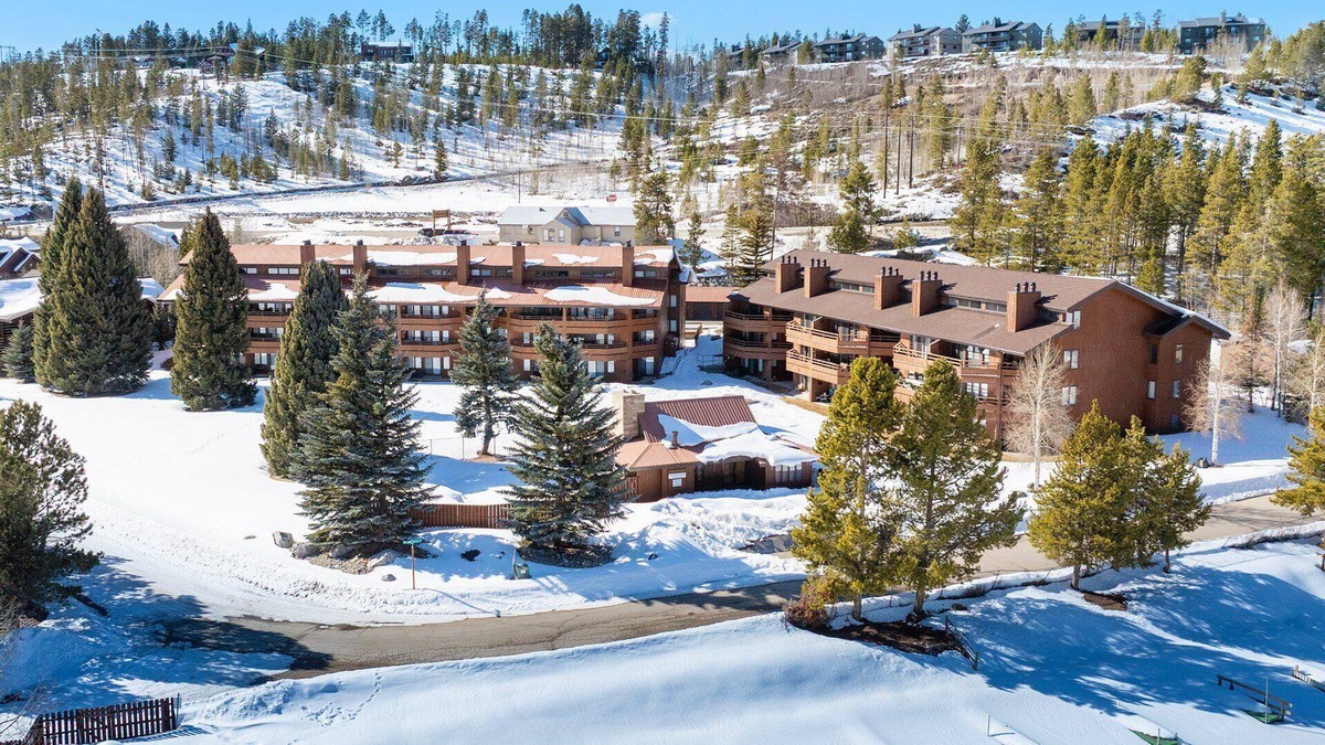 Grand Lake Condo | Lakefront Condo - Ground Floor - Fireplace + Two Patios - Ideal for Couples or Families