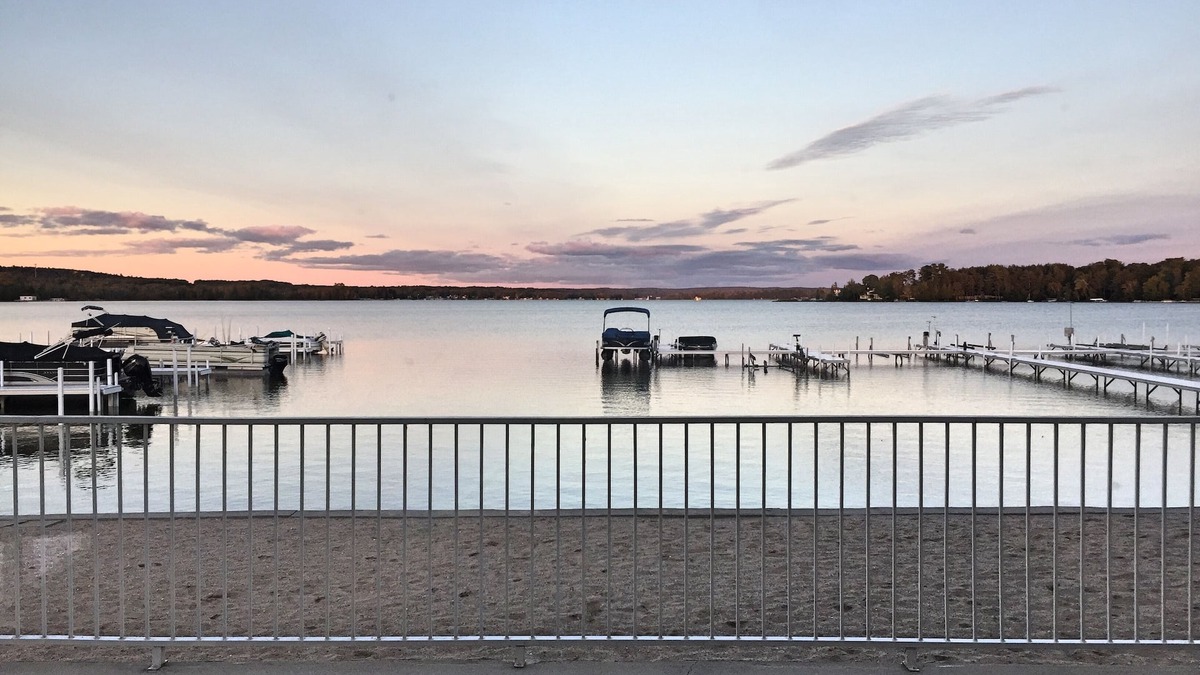Conway Condo | Lakefront Condo With 2 Kayaks and 1 Boat Slip - Amazing Location!