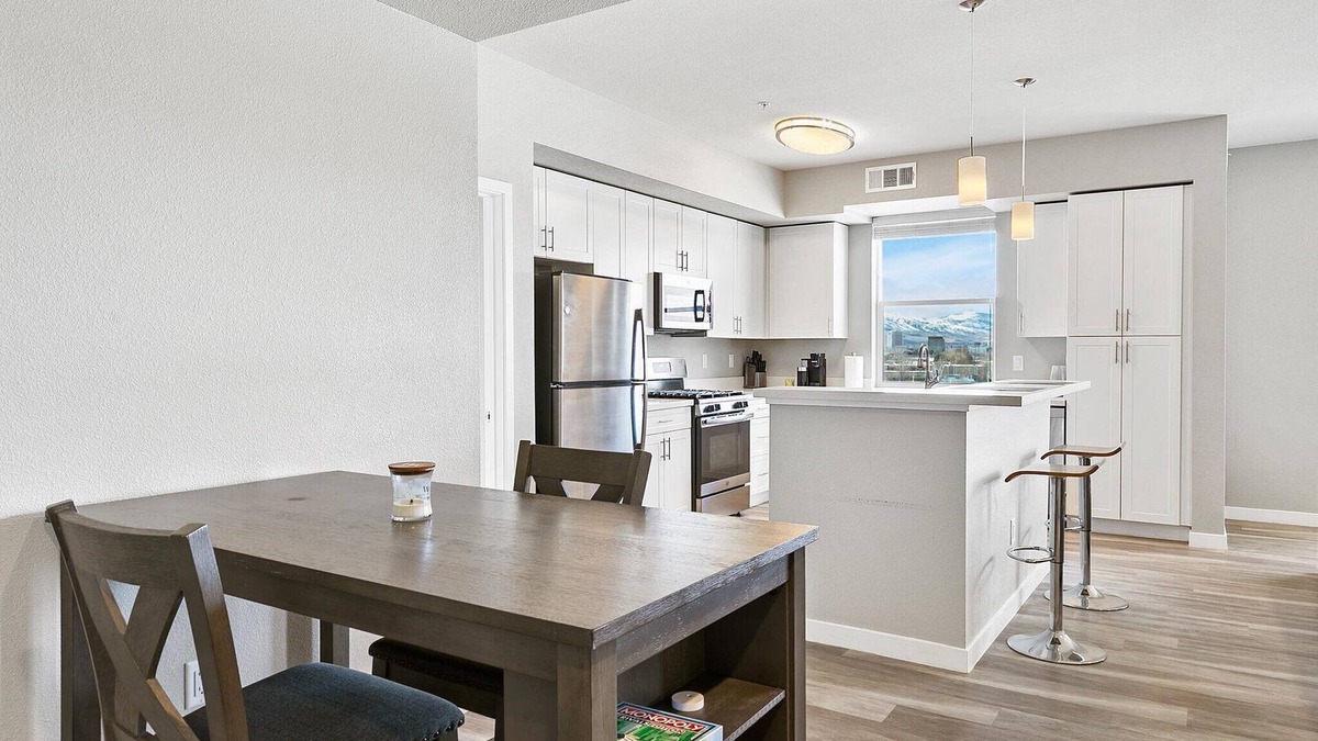 Sparks Condo | Lakefront Condo w/Jacuzzi, Rooftop near Mall, Casino, Theater w/City Views