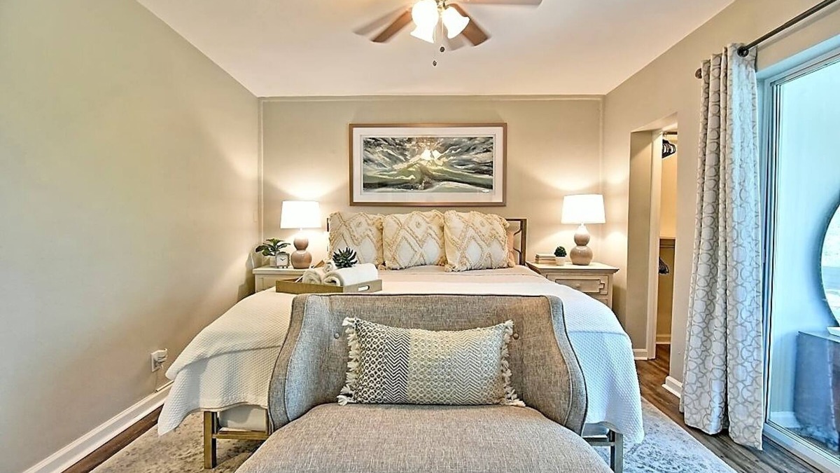 Winter Park Condo | Lakefront Condo w/Sunroom, Office, & Lakeside Pool