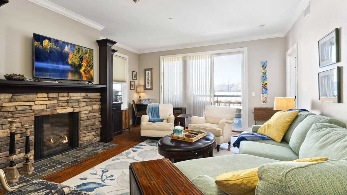 Sandpoint Condo | Lakefront Corner Condo - Seasons at Sandpoint