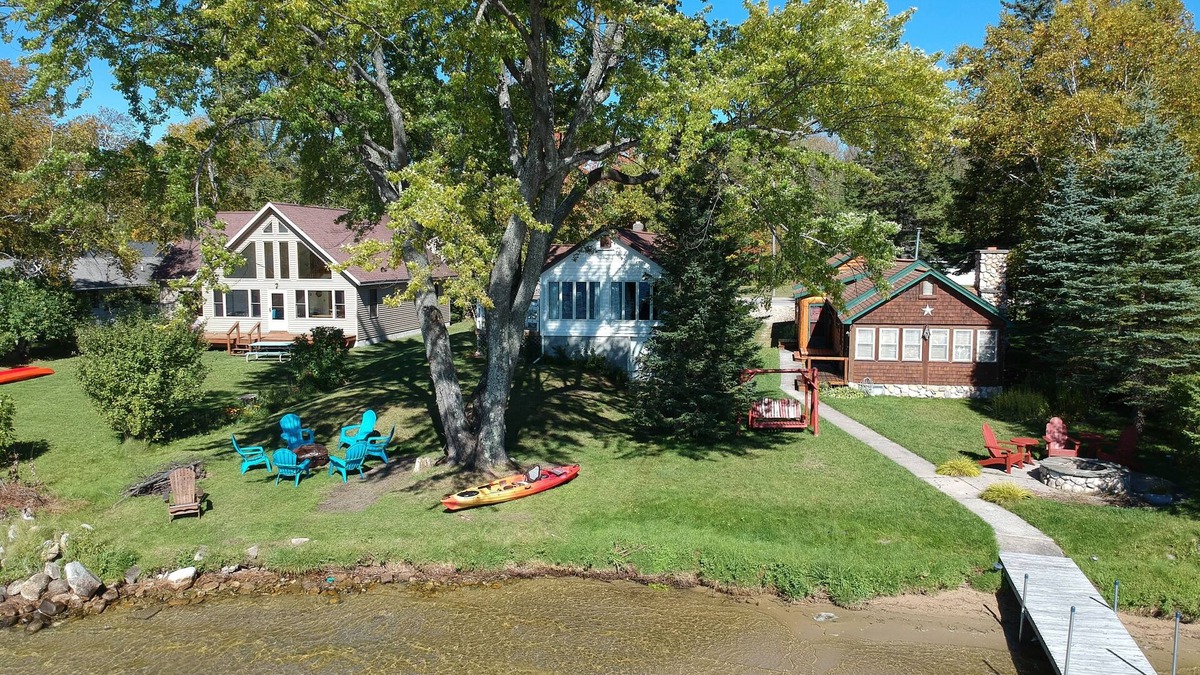 Curtis Cottage | Lakefront Cottage-2Bdr-1.5Bth-Sleeps 6