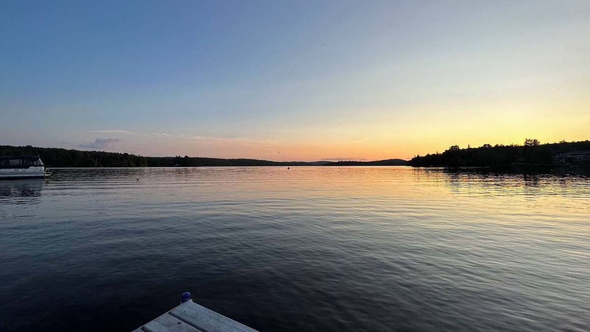 Whitney House | Lakefront Cottage bordering Algonquin Park
