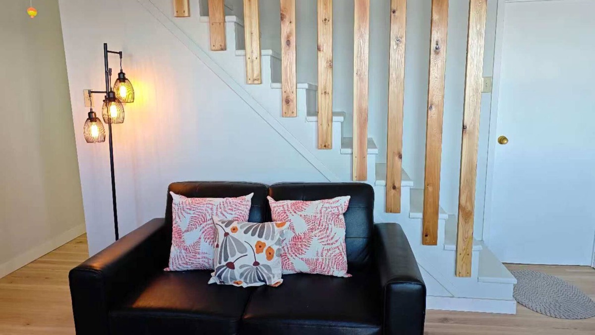 Wellington Cottage | LAKEFRONT COTTAGE #2 - Less than 30 minutes to Sandbanks - LAKE CONSECON RESORT