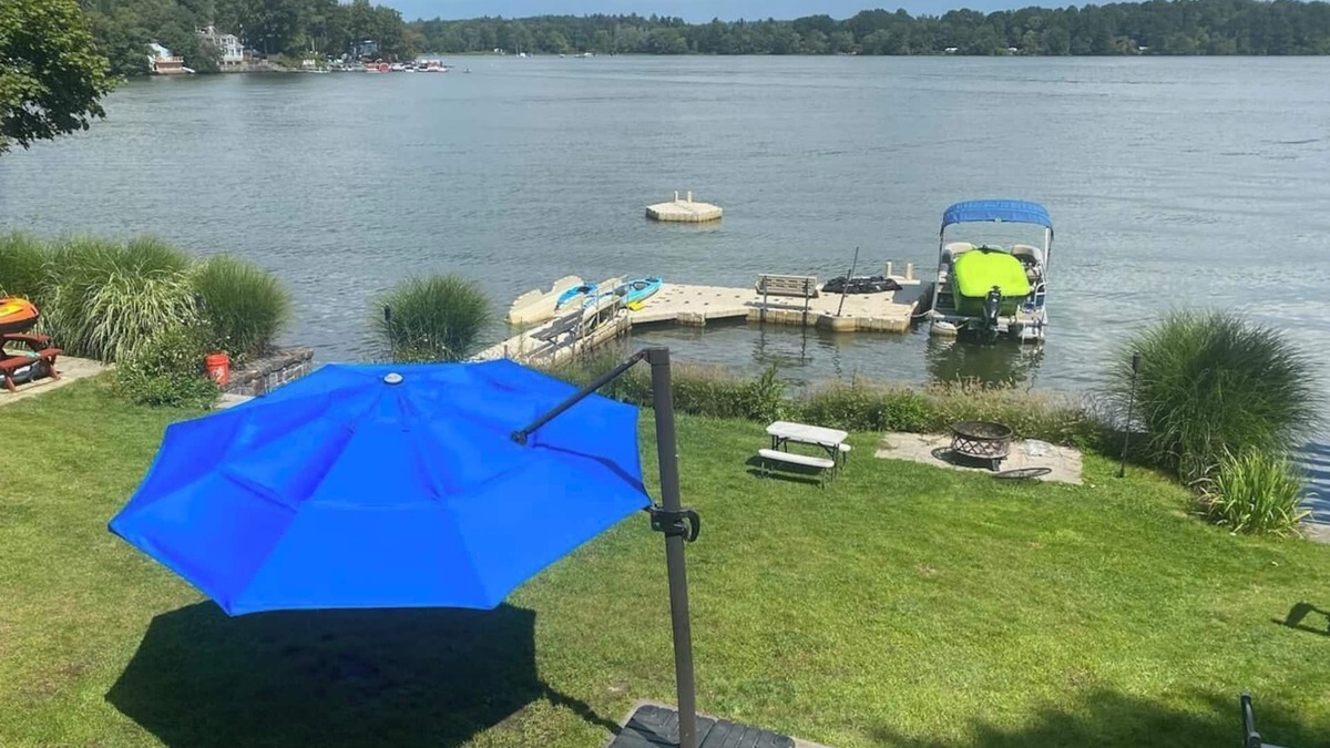 Lakeside House | Lakefront Cottage w/Dock, Kayaks
