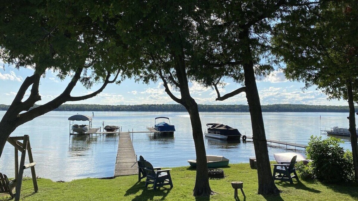 Sturgeon Bay House | Lakefront Cottage with Sensational Sunsets!