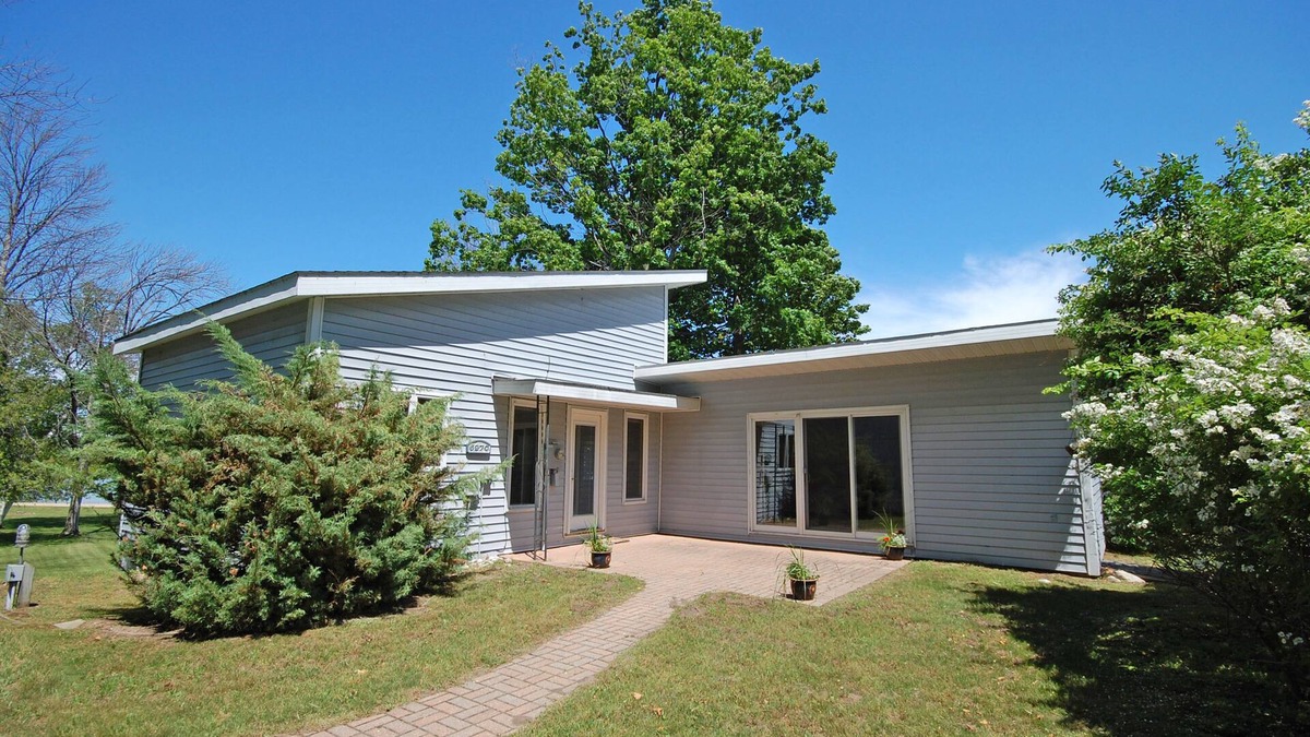 Glen Arbor House | Lakefront cottage with a deck, grill, firepit, dock & partial AC