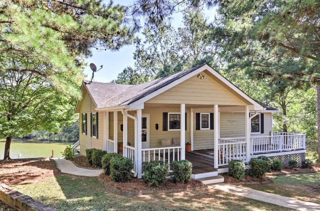 Buckhead House | Lakefront Cottage with Private Hot Tub!