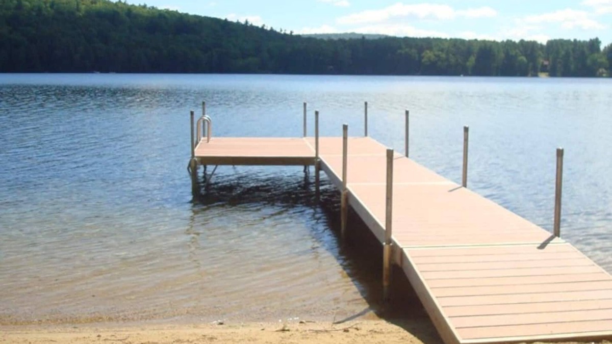 Casco House | Lakefront Cottage with Private Beach
