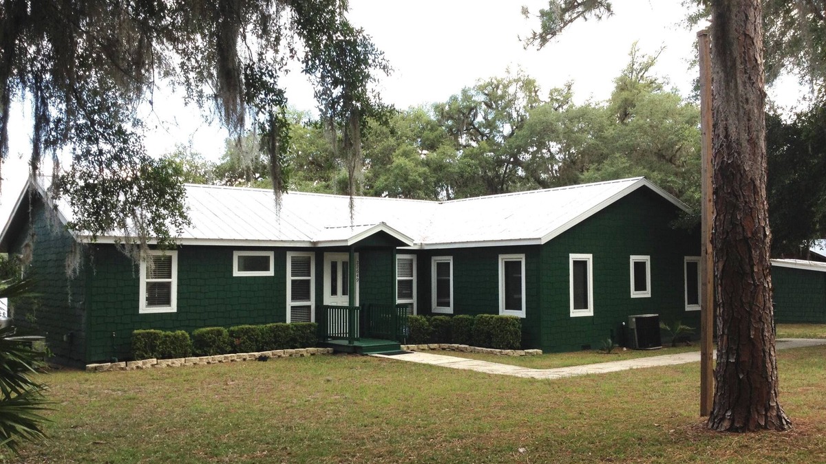 Edgar House | Lakefront Country Haven near Ocala & Forest -With Canoe, Lifejackets and Grill!