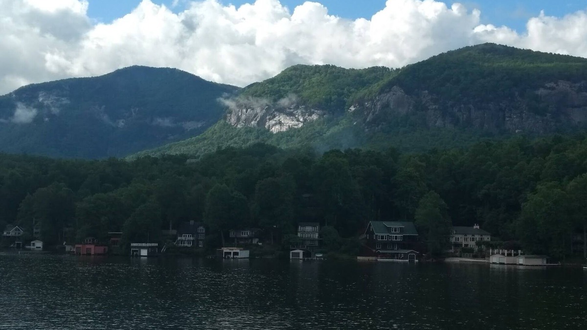 Lake Lure Cottage | Lakefront - Cozy Cottage Directly On Beautiful Lake Lure!