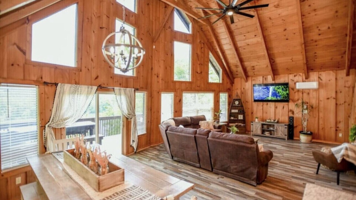 Flat Hollow Marina House | Lakefront dock, Hot Tub, Firepit