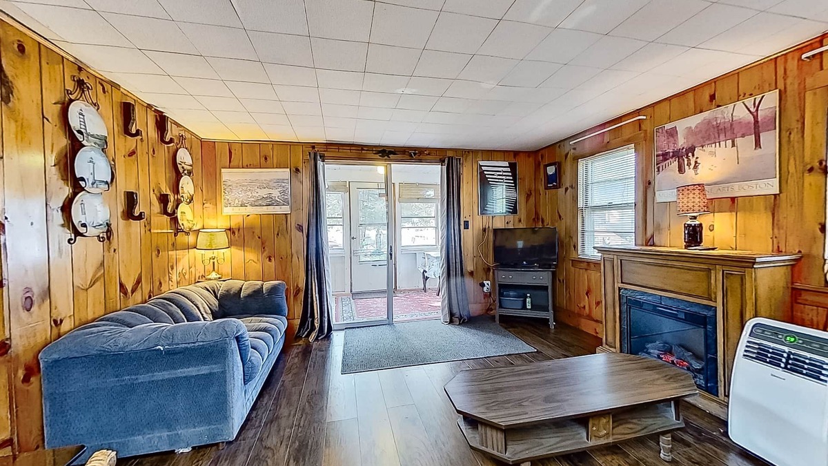 Moultonborough Cottage | Lakefront dog-friendly home with private beach, community tennis, beach, dock