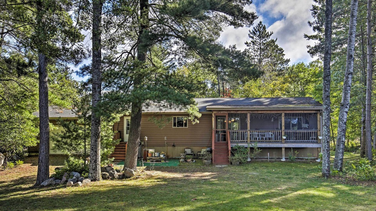 Conover House | Lakefront Family Getaway w/Private Deck & Dock!