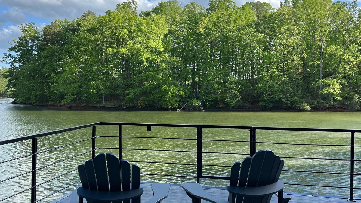 Dawsonville House | Lakefront family home w/private 2-story dock & NEW outdoor deck for dining!