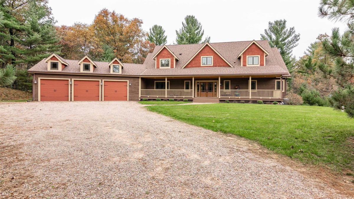 Friendship House | LAKEFRONT FAMILY RETREAT ON THE EASTERN SIDE OF CASTLE ROCK LAKE - PET FRIENDLY