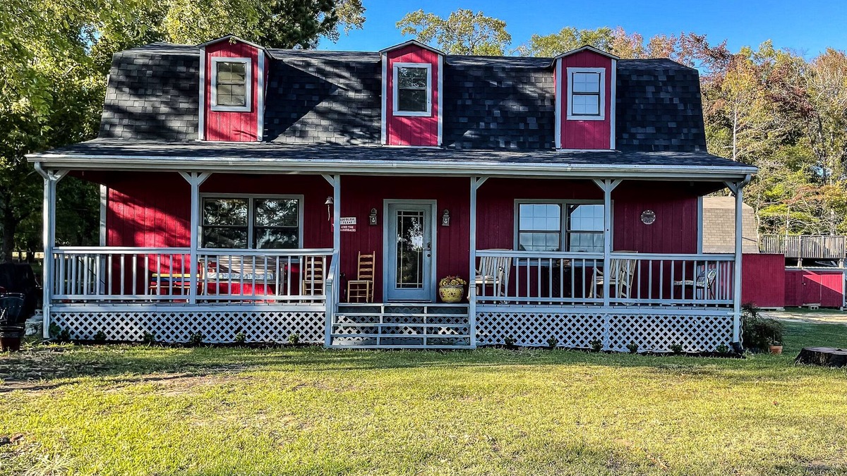 Murchison House | Lakefront Family Retreat on Callender Lake 30 Min from Canton