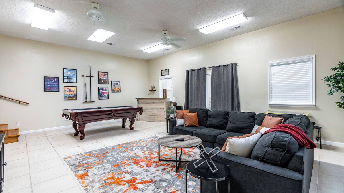 Sherwood House | Lakefront, Fishing, Fun & Games, BBQ, WIFI