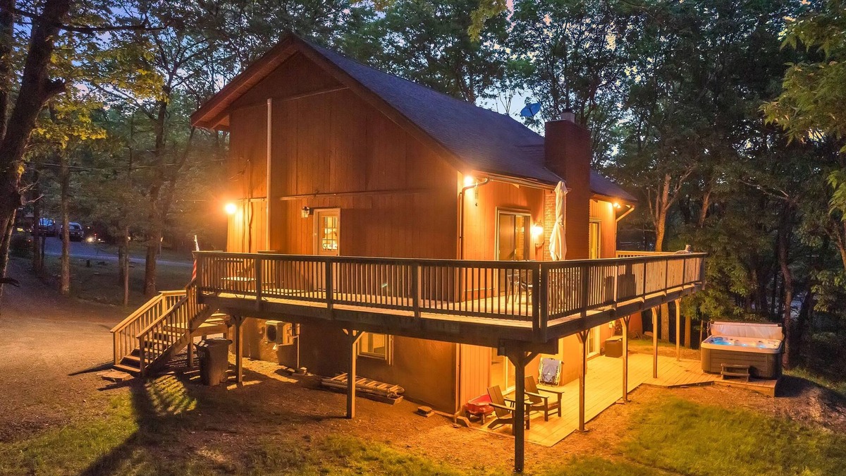 Pocono Mountain Lake House | Lakefront, Foliage, Pickleball, Game Room, Hiking Fully Loaded, Dock