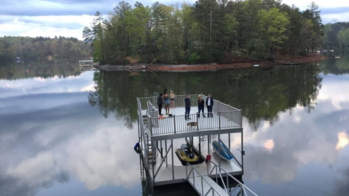 Blairsville House | Lakefront Gem, Mtn views, dock + HOT TUB