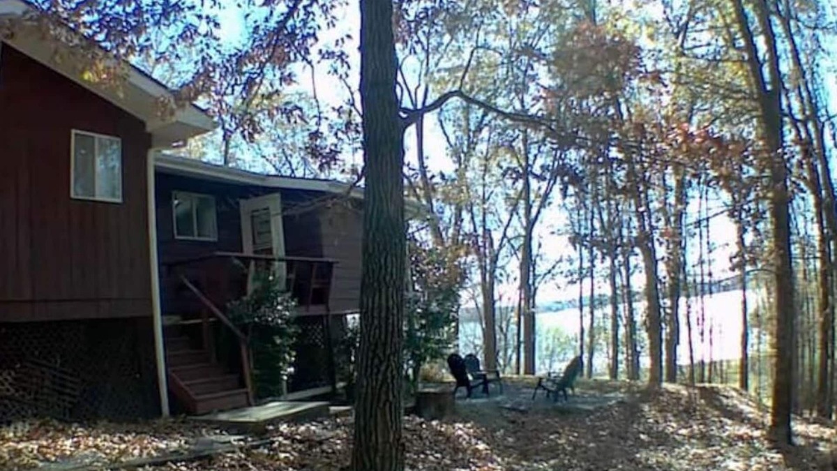 Kuttawa House | Lakefront getaway- Fall booking fast