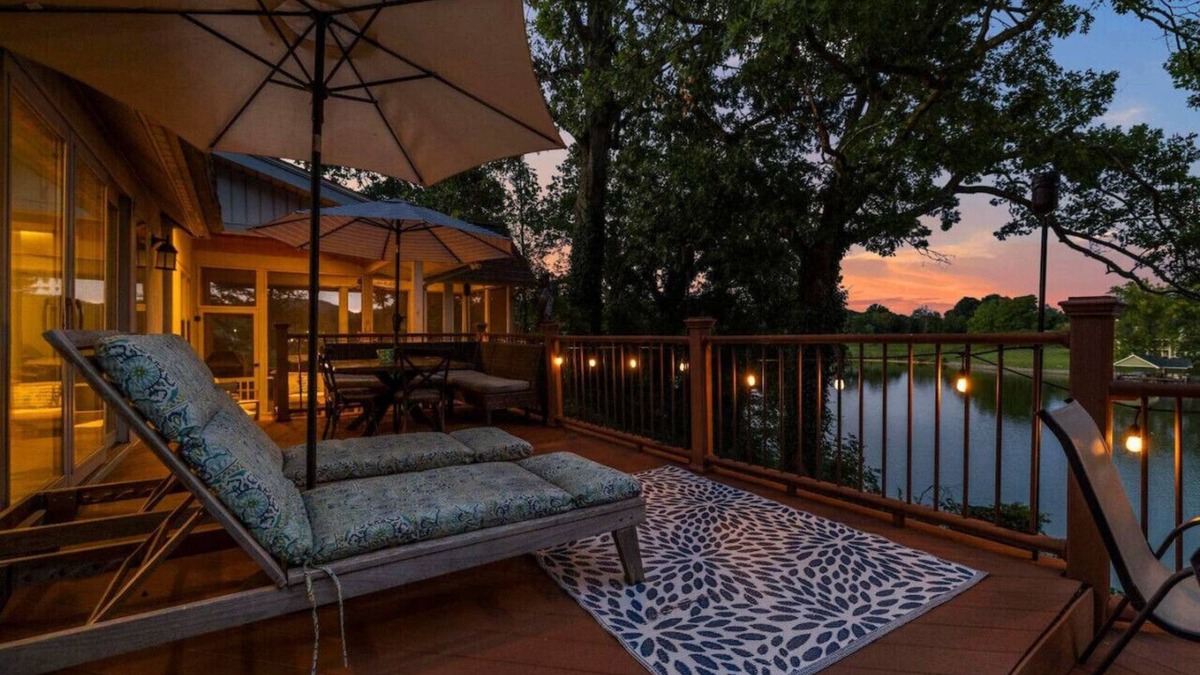 Piney Flats House | Lakefront Getaway on Boone Lake – Sleeps 8+ Hot Tub Dock Fire Pit Kayaks