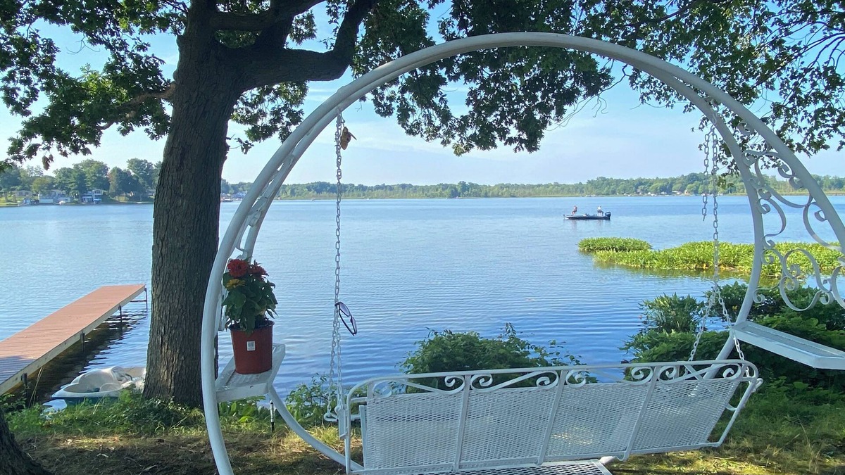 Marcellus Cottage | Lakefront getaway on Fish Lake