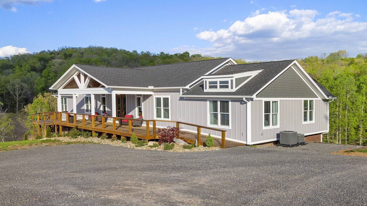 Maynardville House | Lakefront Getaway at Swan Seymour w/Kayaks