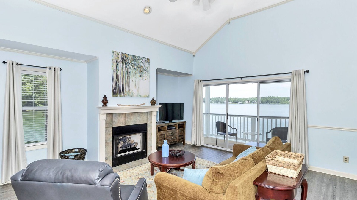 Dadeville Condo | Lakefront Getaway with Stunning Western Views – Sleeps 6!