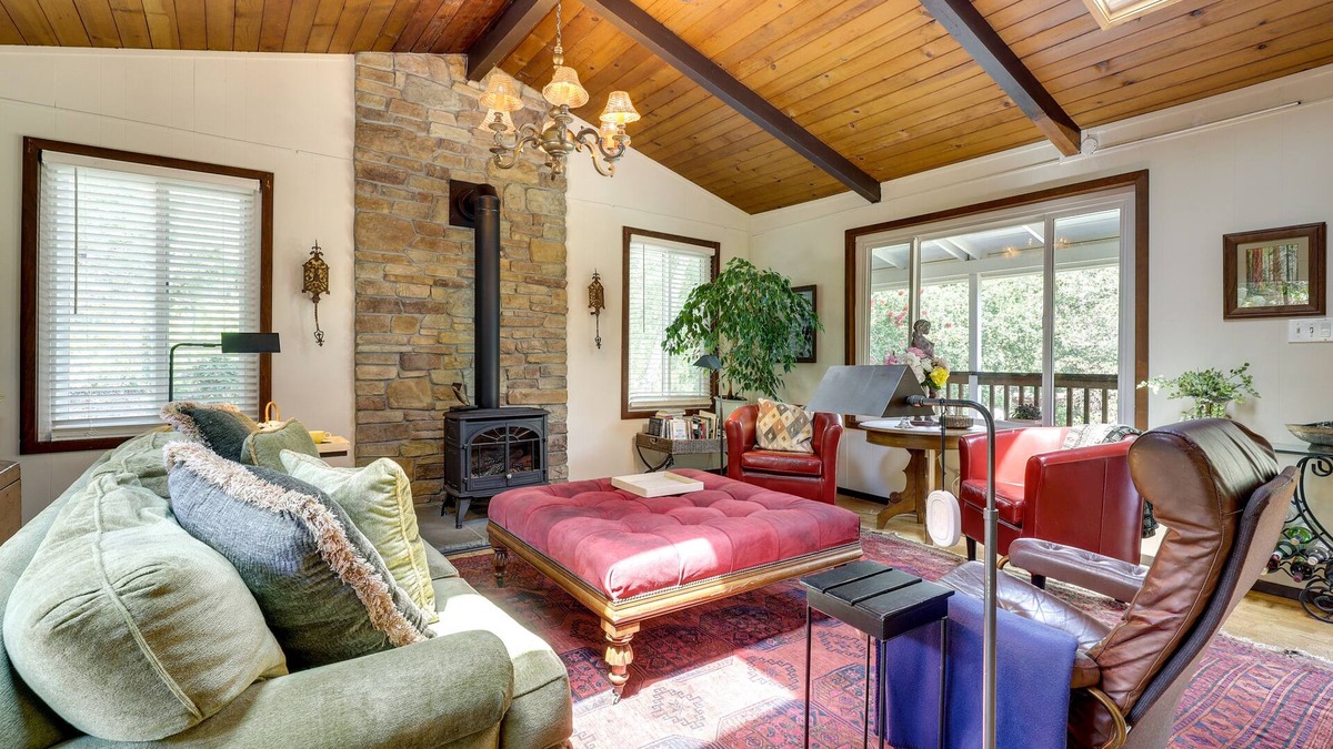 Glen Ellen Cabin | Lakefront Glen Ellen Cabin w/Views Near Wineries!