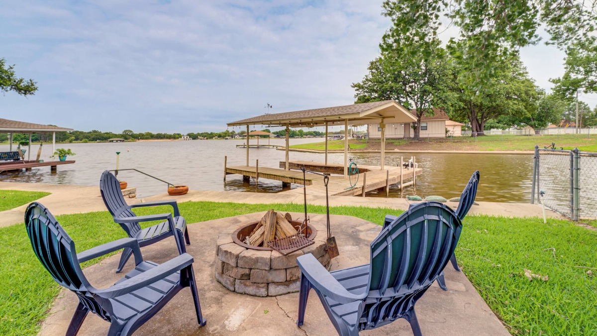 Granbury House | Lakefront Granbury Home w/Patio, Fire Pit & Dock!