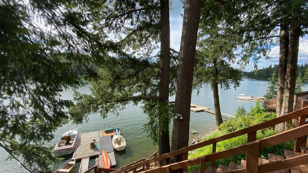 Spirit Lake Cabin | Lakefront guest house, dock access. Kayak, peddleboat, and rowboat. fishing.