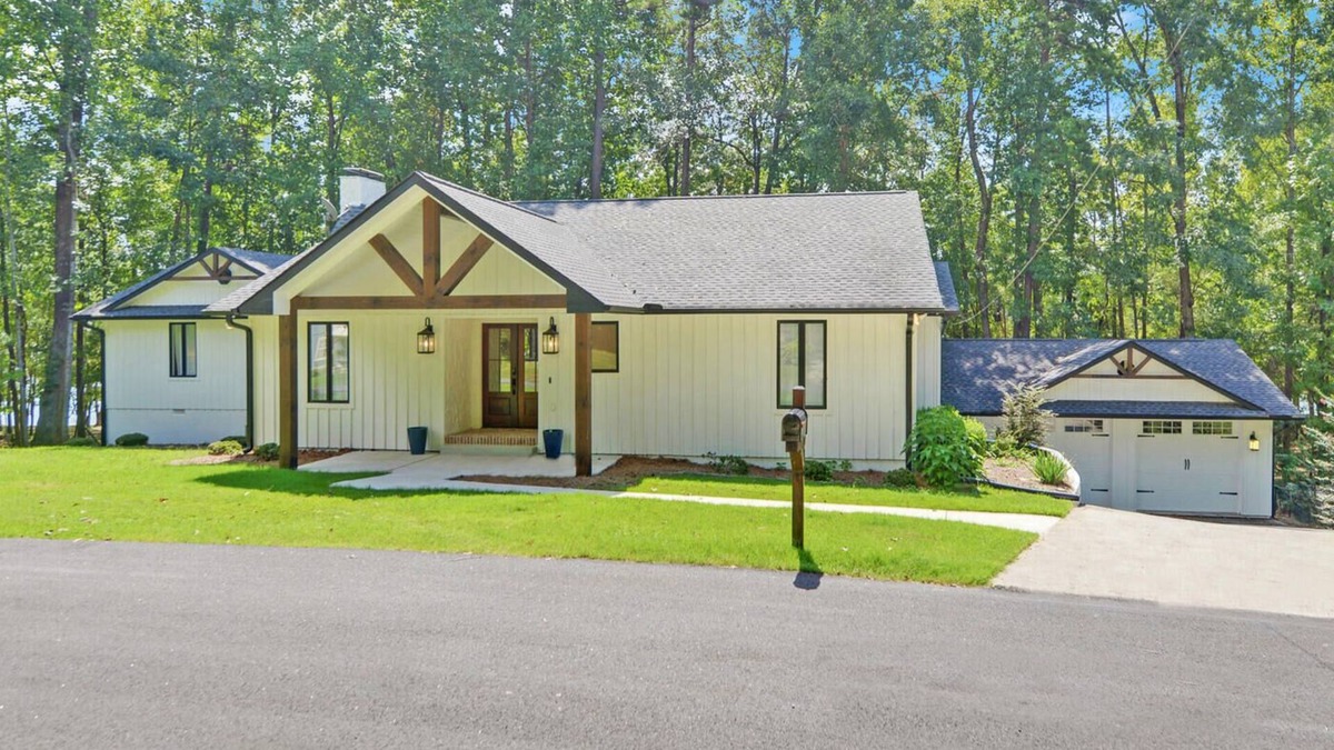 Gumlog House | Lakefront Hideaway on Hartwell
