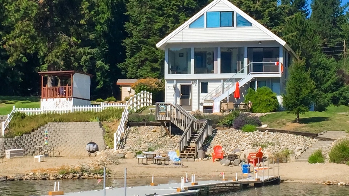 Bonner County Cabin | Lakefront hideaway with games, grill, smart TVs, mountain views, & AC