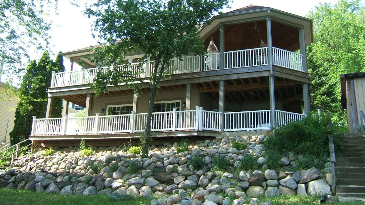Cloverdale House | Lakefront, hilltop, newer home for Family and Friends fun and enjoyment